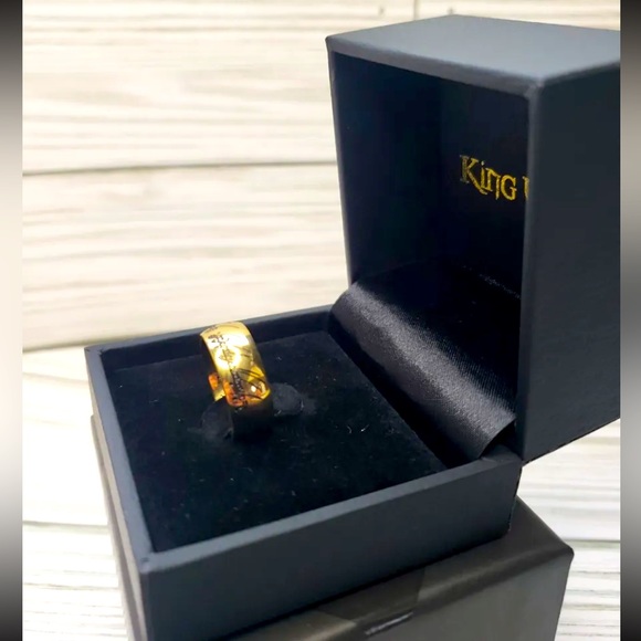 💍 King Will Men’s Wedding Band - Picture 9 of 11